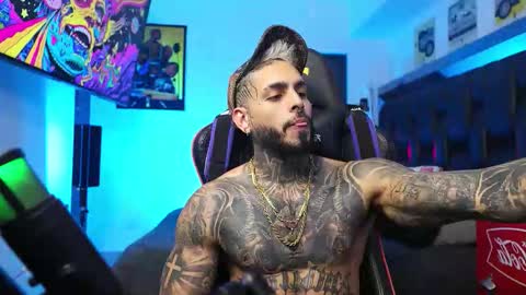 logan_hugh8 online show from February 13, 2:59 am