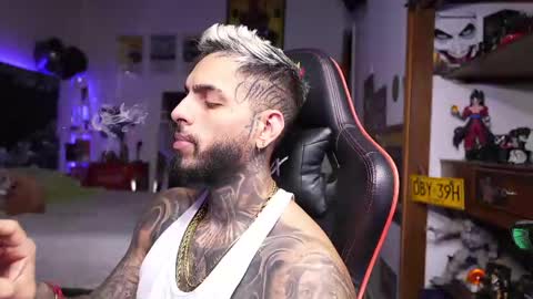 logan_hugh8 online show from April 10, 6:52 am