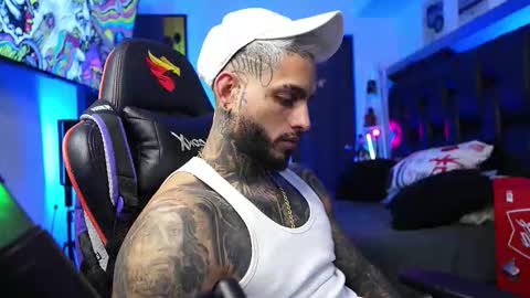 logan_hugh8 online show from February 6, 7:12 am