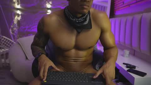 logan_varela online show from June 6, 7:42 pm
