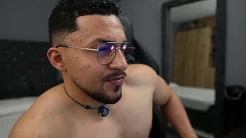 loganmartinx online show from April 10, 1:22 am