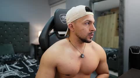 loganmartinx online show from March 22, 1:09 am