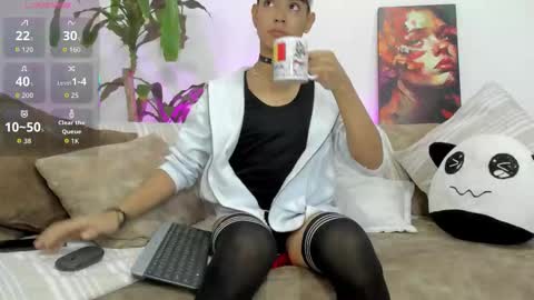 logantwink18 online show from February 16, 3:43 pm