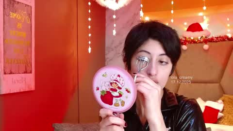 Lola online show from December 17, 1:51 pm