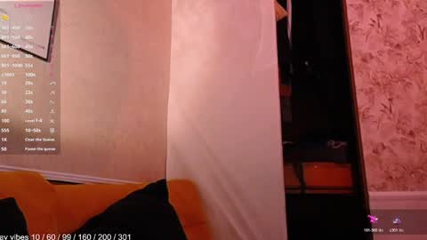 Lola online show from February 25, 6:33 pm