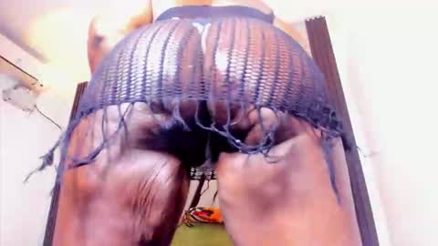 Snapshot of lola_hornei chatting on October 17, 12:09 pm Lola online show from October 17, 12:09 pm
