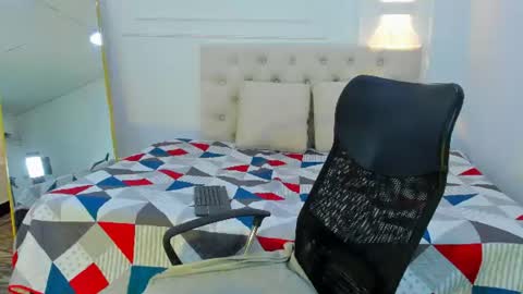 lola red online show from June 25, 6:46 pm