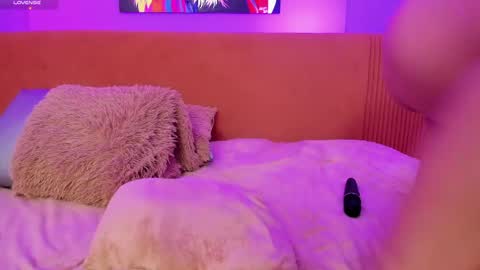 lola_sweeet18 online show from June 2, 9:33 am