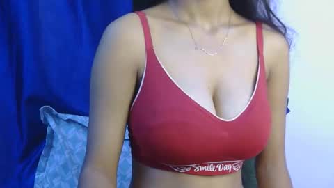 lolaa online show from May 6, 11:27 am