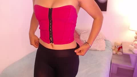 lolaandcamille online show from November 1, 9:19 am