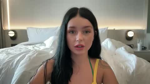 Snapshot of lolaap0pp chatting on October 19, 3:33 am Lola online show from October 19, 3:33 am