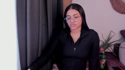 lolaasmith_21 online show from February 15, 3:55 pm