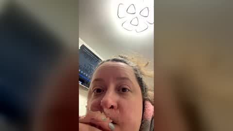 lolaatatee online show from April 25, 6:16 pm