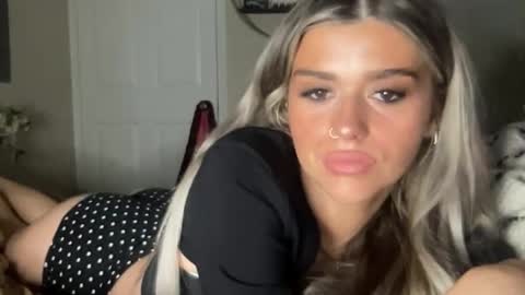 lolamarie_ online show from January 19, 4:11 am