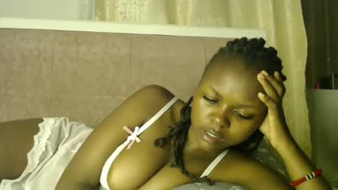 lolamia7 online show from October 5, 3:48 am