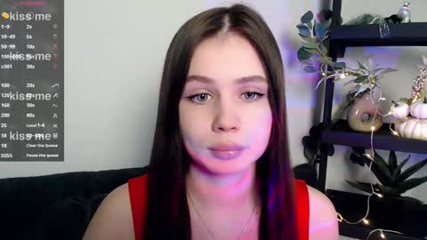 lolapalmer_ online show from March 8, 7:09 pm