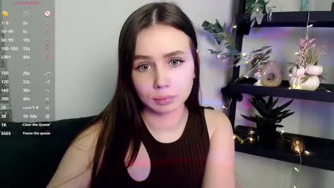 lolapalmer_ online show from February 4, 10:45 pm