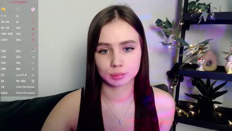 lolapalmer_ online show from February 7, 2:40 am