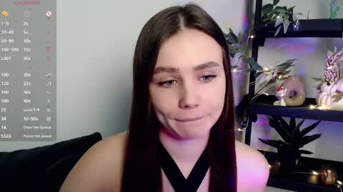 lolapalmer_ online show from January 28, 7:53 pm
