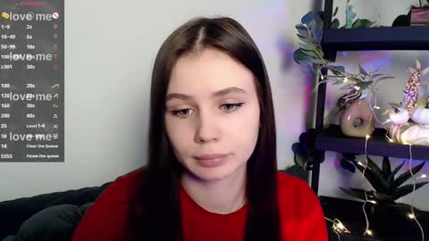 lolapalmer_ online show from March 11, 7:25 pm