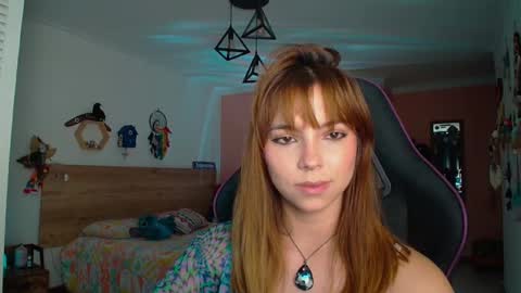 Snapshot of lolaverse chatting on October 12, 10:22 pm Lola doll online show from October 12, 10:22 pm