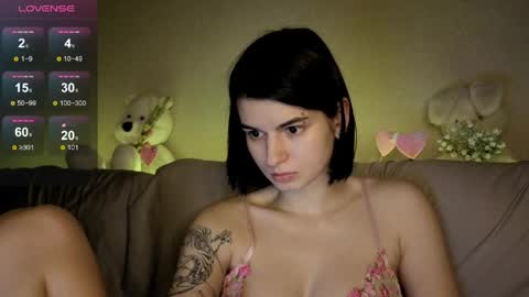 Elly online show from April 1, 7:11 pm