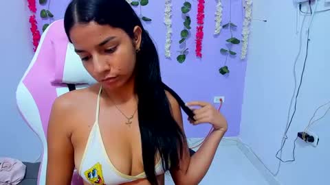 loly_skinny online show from December 26, 9:04 pm