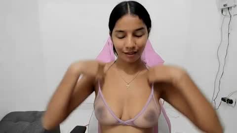 loly_skinny online show from December 5, 10:50 pm