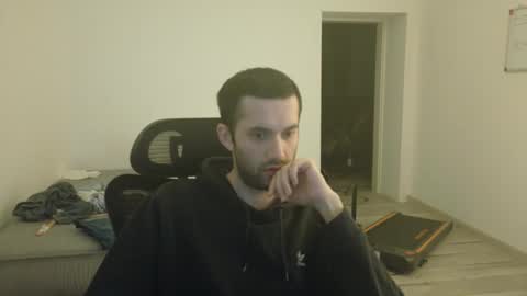 londonboy918070 online show from March 4, 9:43 pm