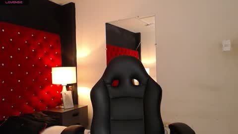 LOGAN WOODS online show from January 18, 8:40 pm