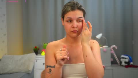  Adele Ellie and Lou   Sally Dana and Bonnie online show from December 17, 3:02 am