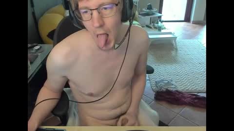 loomie online show from September 27, 2:04 pm