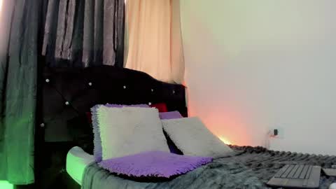 lesly lorena online show from March 27, 7:48 pm