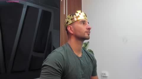  L O R E N Z O  Thumbs Up help  online show from November 1, 5:23 pm