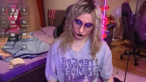 Lori -----------------------------------    online show from November 13, 3:58 pm