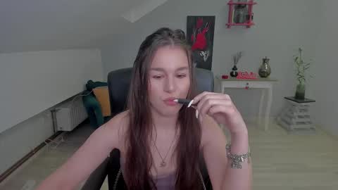 louannahart online show from February 18, 5:40 am