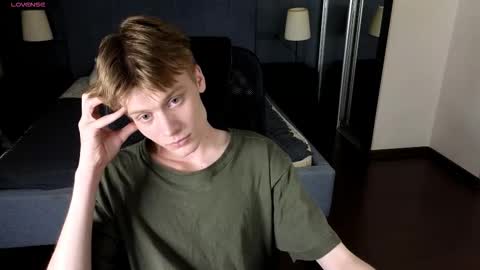 louie_evans online show from September 14, 8:32 pm