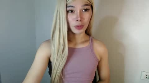 louilalicious online show from February 28, 5:15 am