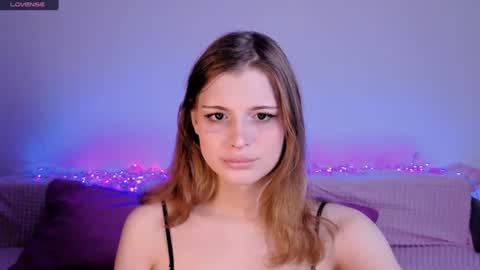LouiseKane online show from July 31, 5:03 pm