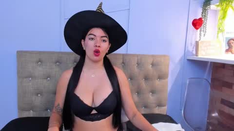 Snapshot of lourenfox chatting on October 29, 12:07 pm Louren Fox online show from October 29, 12:07 pm