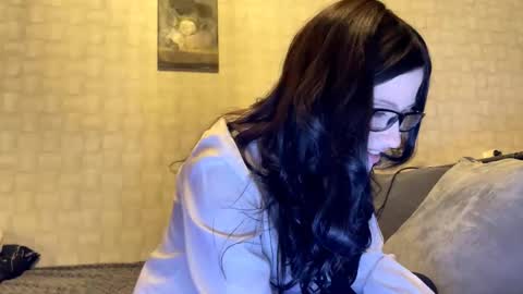 Elfie online show from March 6, 5:12 pm