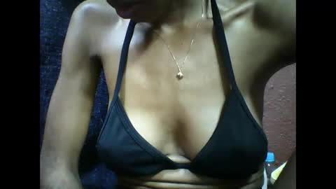 lovaelisa online show from December 5, 7:00 pm