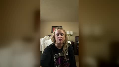 loveclaireelise online show from August 7, 11:19 am