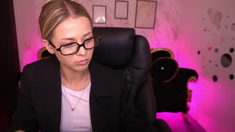 loveedove online show from May 28, 1:42 pm