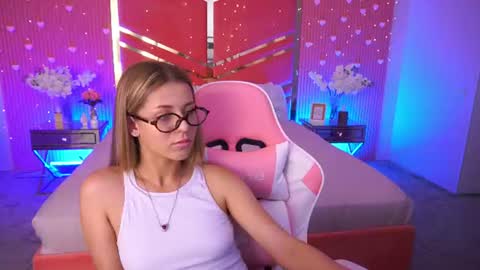 loveedove online show from June 16, 1:15 pm
