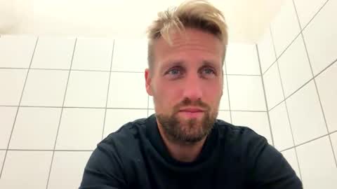 lovefuesse online show from September 15, 9:22 am