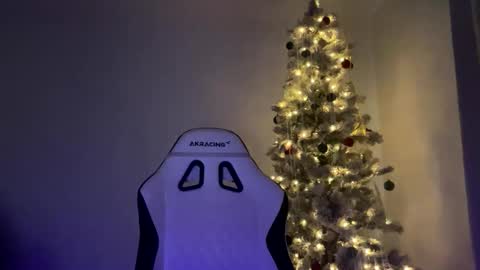 Love online show from December 4, 8:08 pm