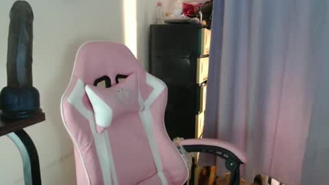 lovely_leah23 online show from October 30, 1:33 pm