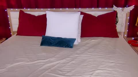 Caroline online show from March 7, 4:23 am