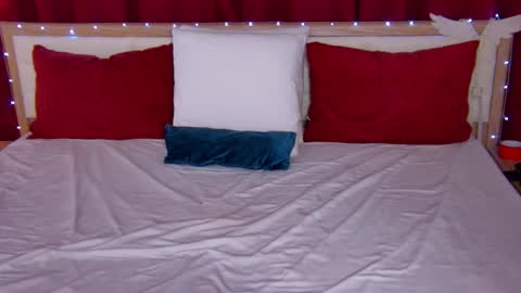 Caroline online show from September 27, 1:36 am